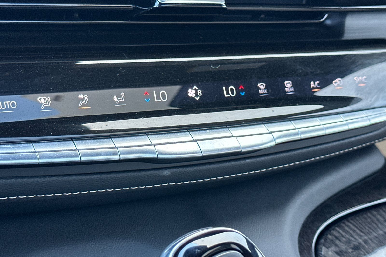 Certified 2023 Cadillac Escalade Premium Luxury w/ Performance Package image 30