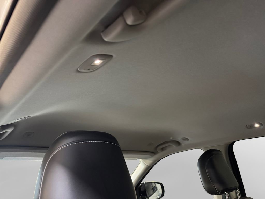 Used 2023 Jeep Grand Cherokee Limited w/ Black Appearance Package image 23