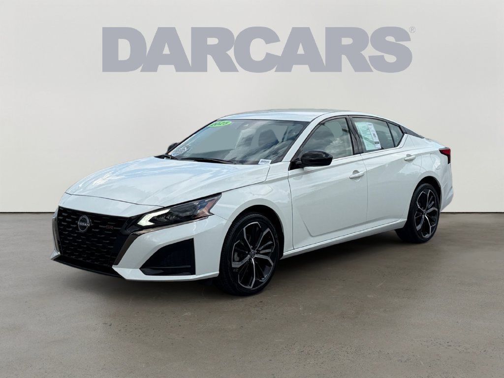 Used 2025 Nissan Altima 2.5 SR AWD/4WD image 3