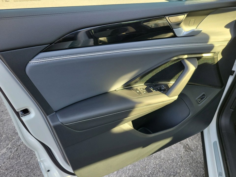 New 2026 Volkswagen Tiguan SEL R-Line image 32