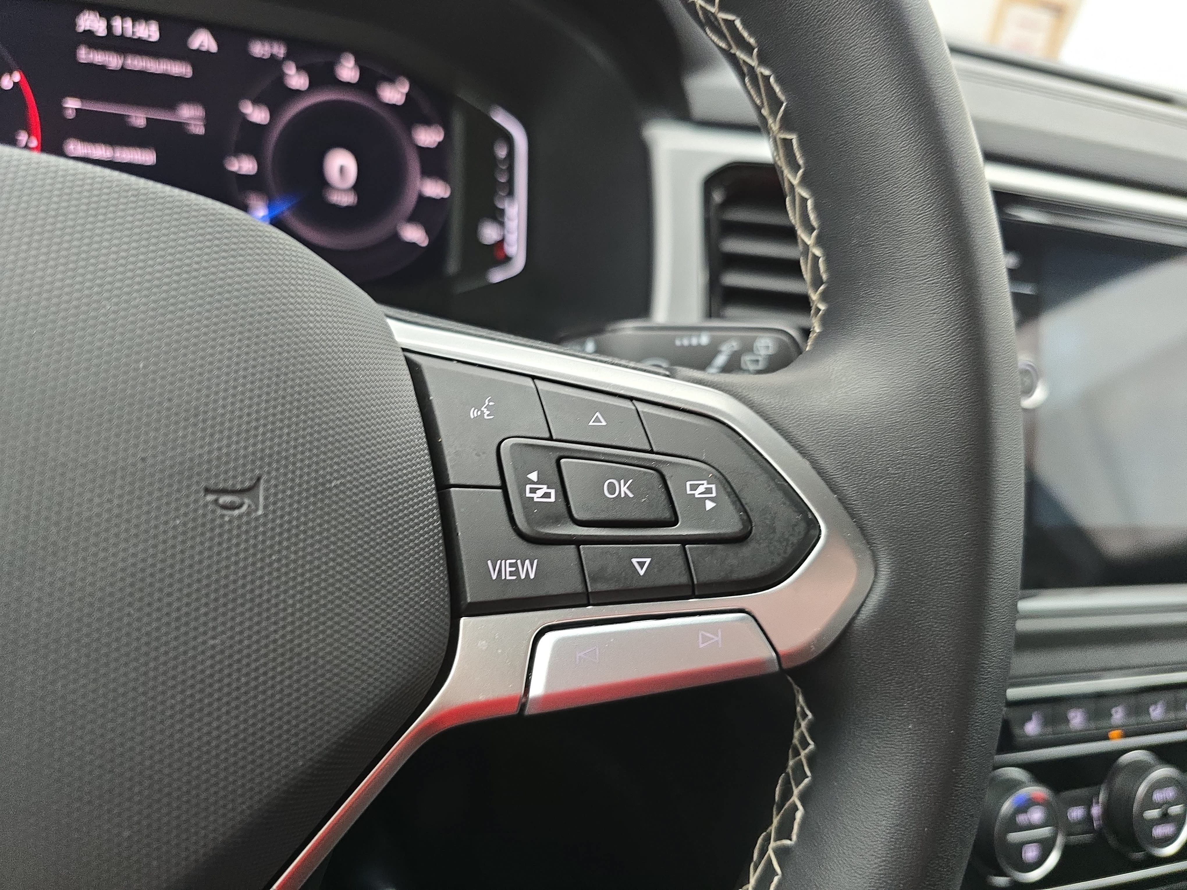Certified 2023 Volkswagen Atlas Cross Sport SE AWD/4WD image 18
