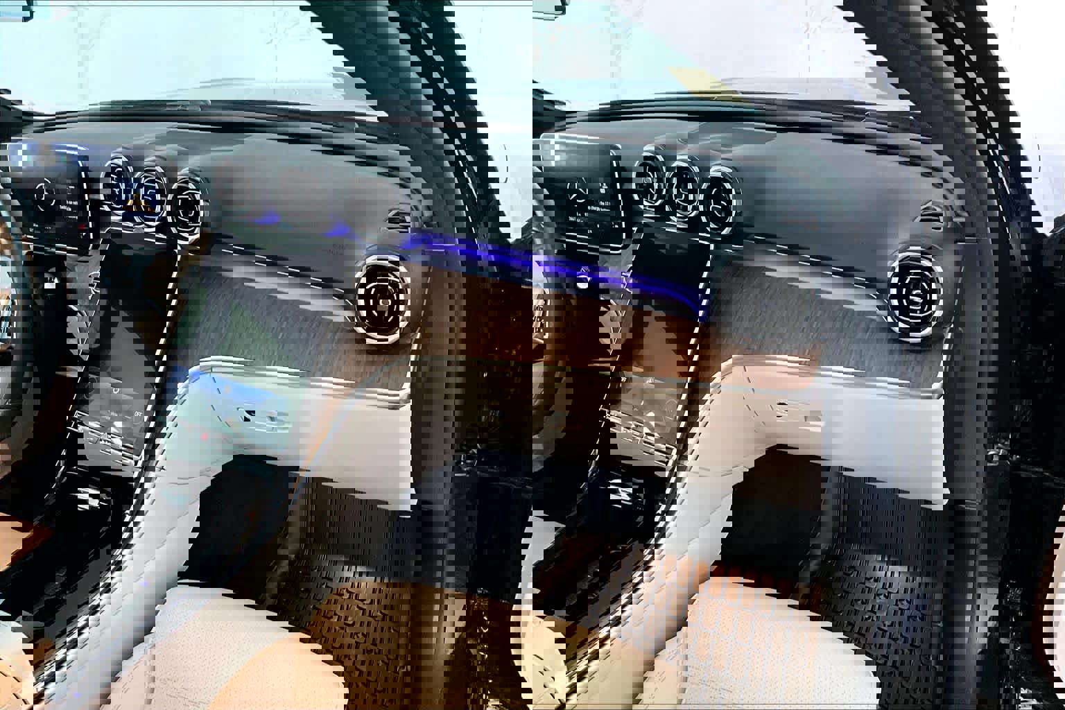 Used 2025 Mercedes-Benz C 300 4MATIC Sedan image 19