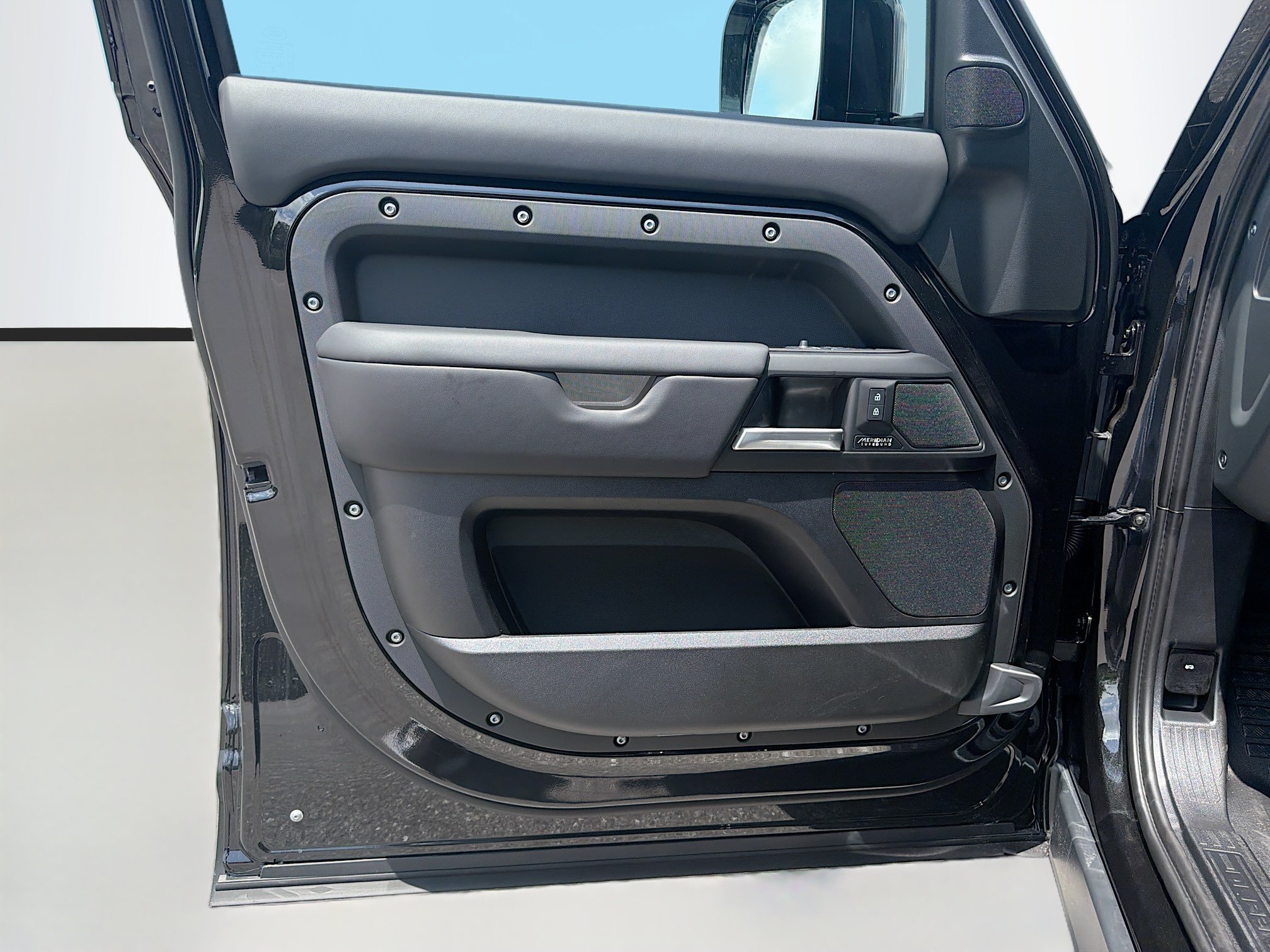New 2026 Land Rover Defender 130 X-Dynamic SE AWD/4WD image 23