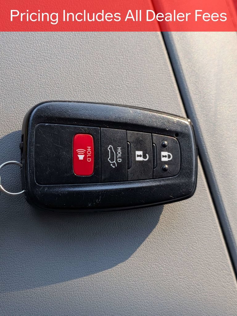 Used 2022 Toyota Highlander LE FWD image 30