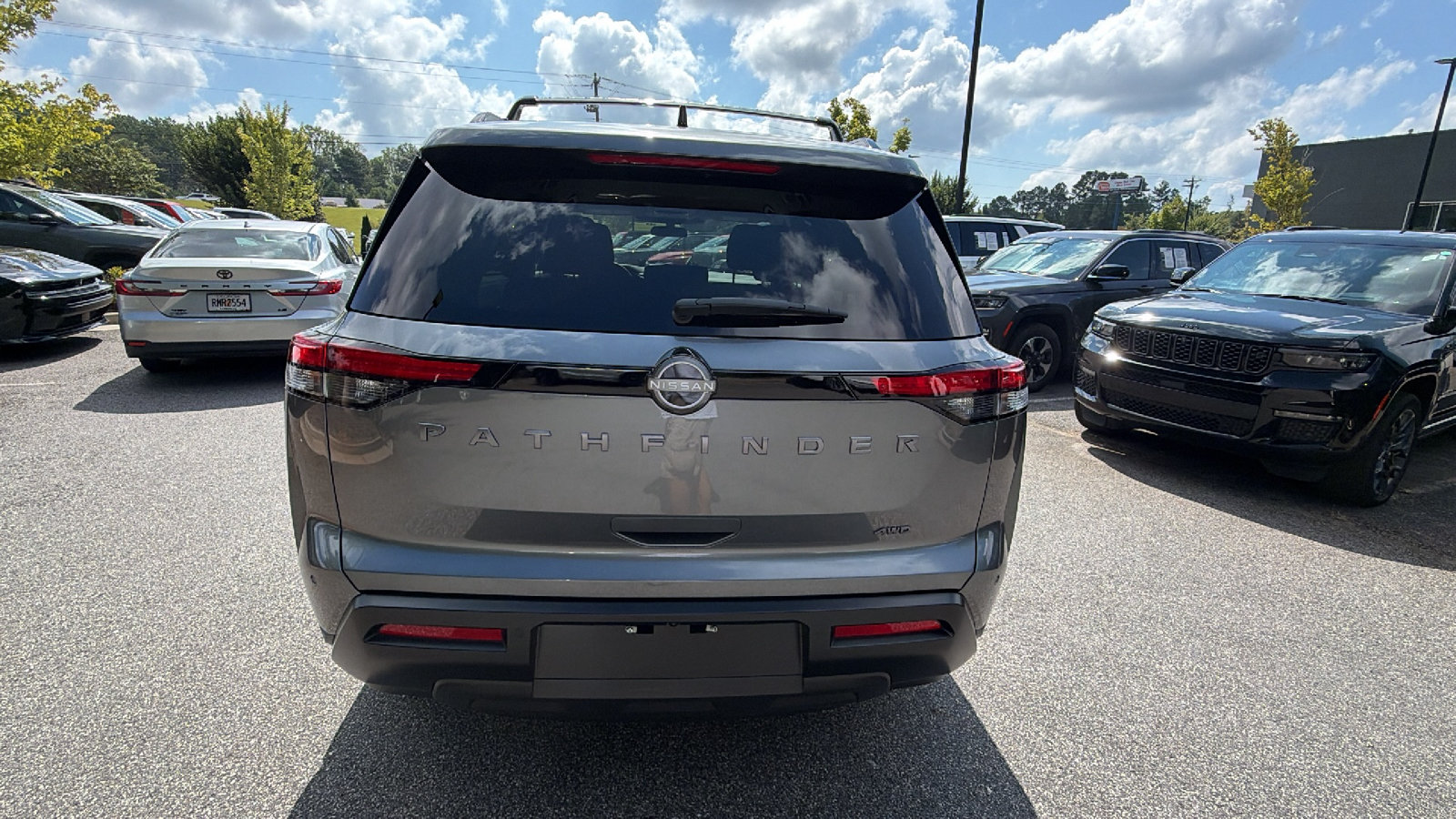 Used 2026 Nissan Pathfinder SV AWD/4WD image 9