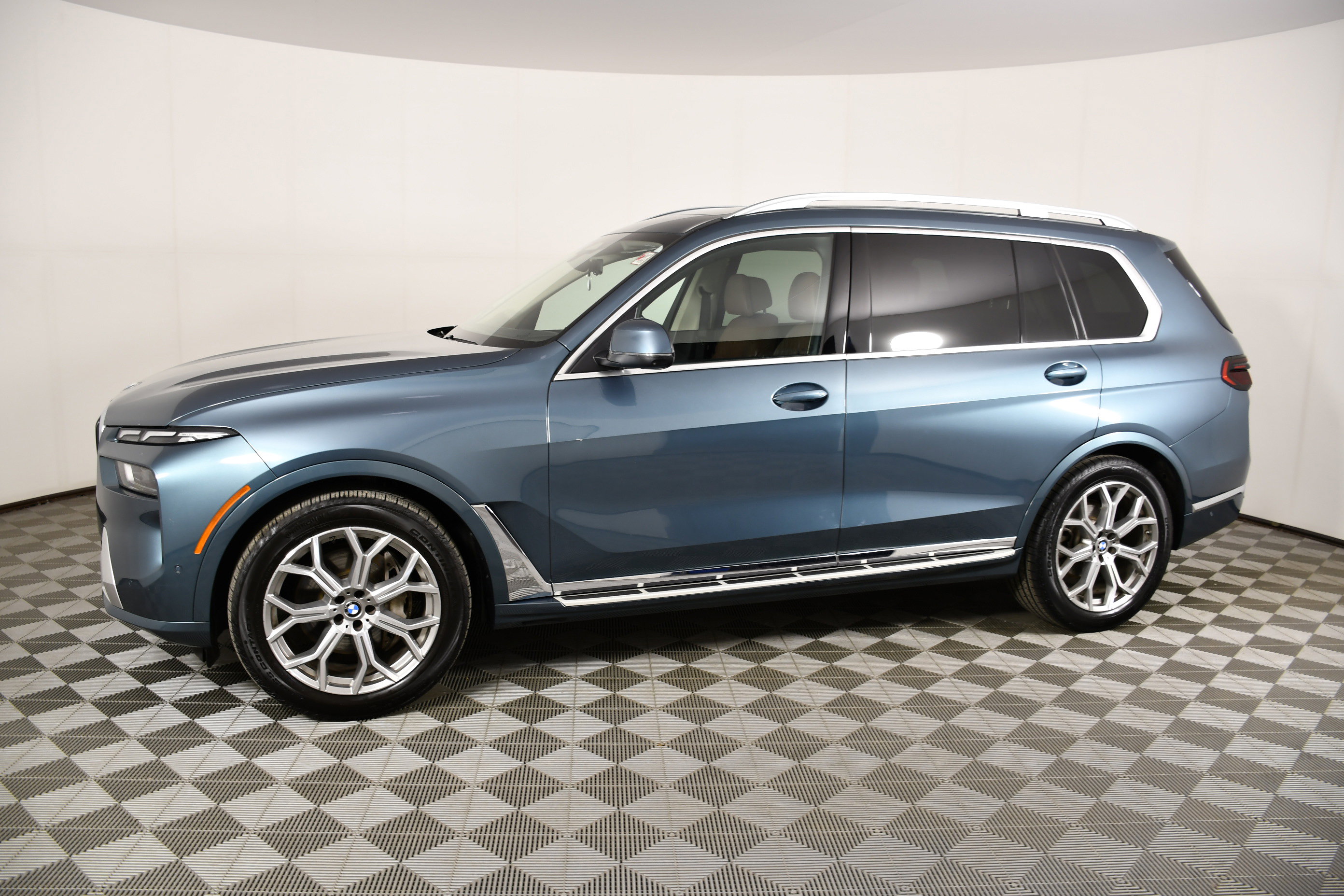 Used 2025 BMW X7 xDrive40i image 9