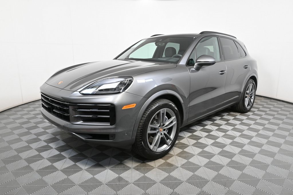 Used 2025 Porsche Cayenne image 1