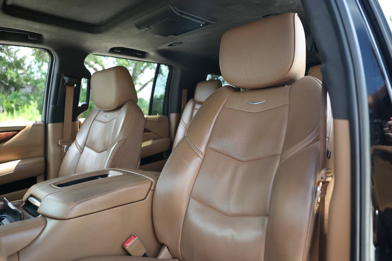 Used 2017 Cadillac Escalade ESV Platinum RWD image 6