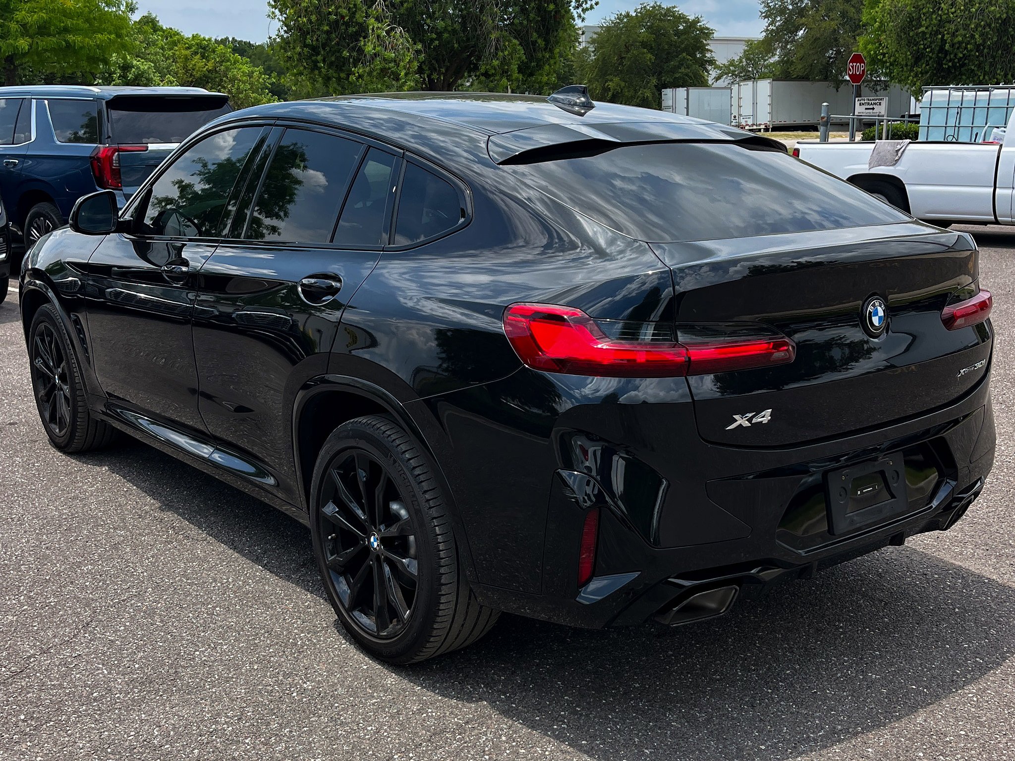 Used 2024 BMW X4 xDrive30i w/ M Sport Package AWD/4WD image 4