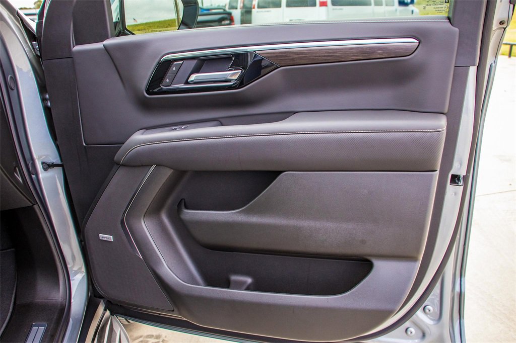 New 2026 Chevrolet Suburban Premier image 14