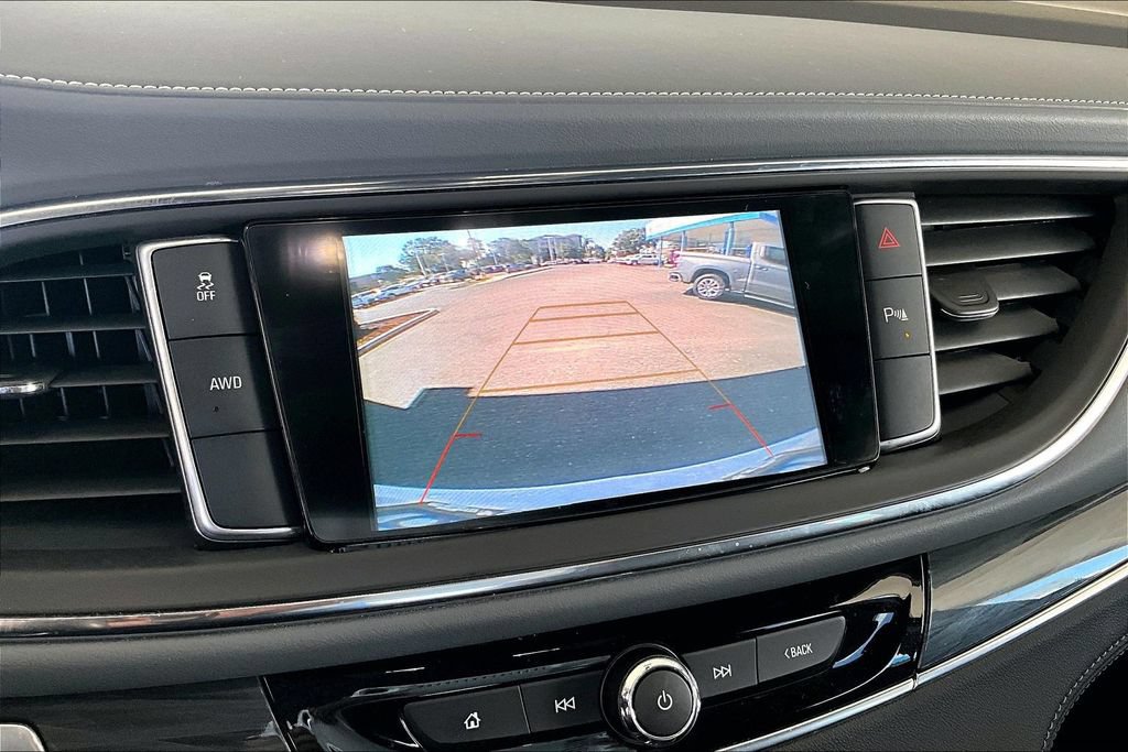 Used 2018 Buick Enclave Essence AWD/4WD image 10