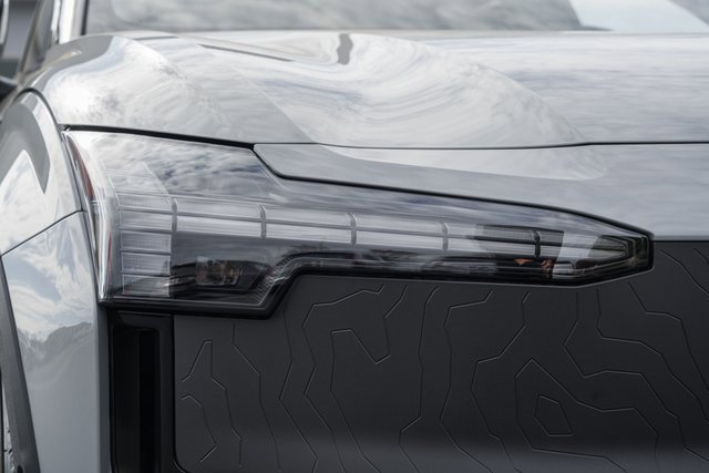 New 2026 Volvo EX30 Cross Country Ultra image 12