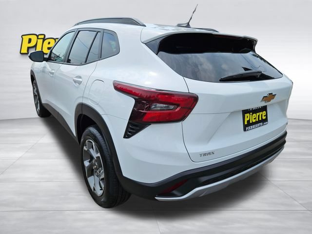 Used 2025 Chevrolet Trax LT FWD image 3
