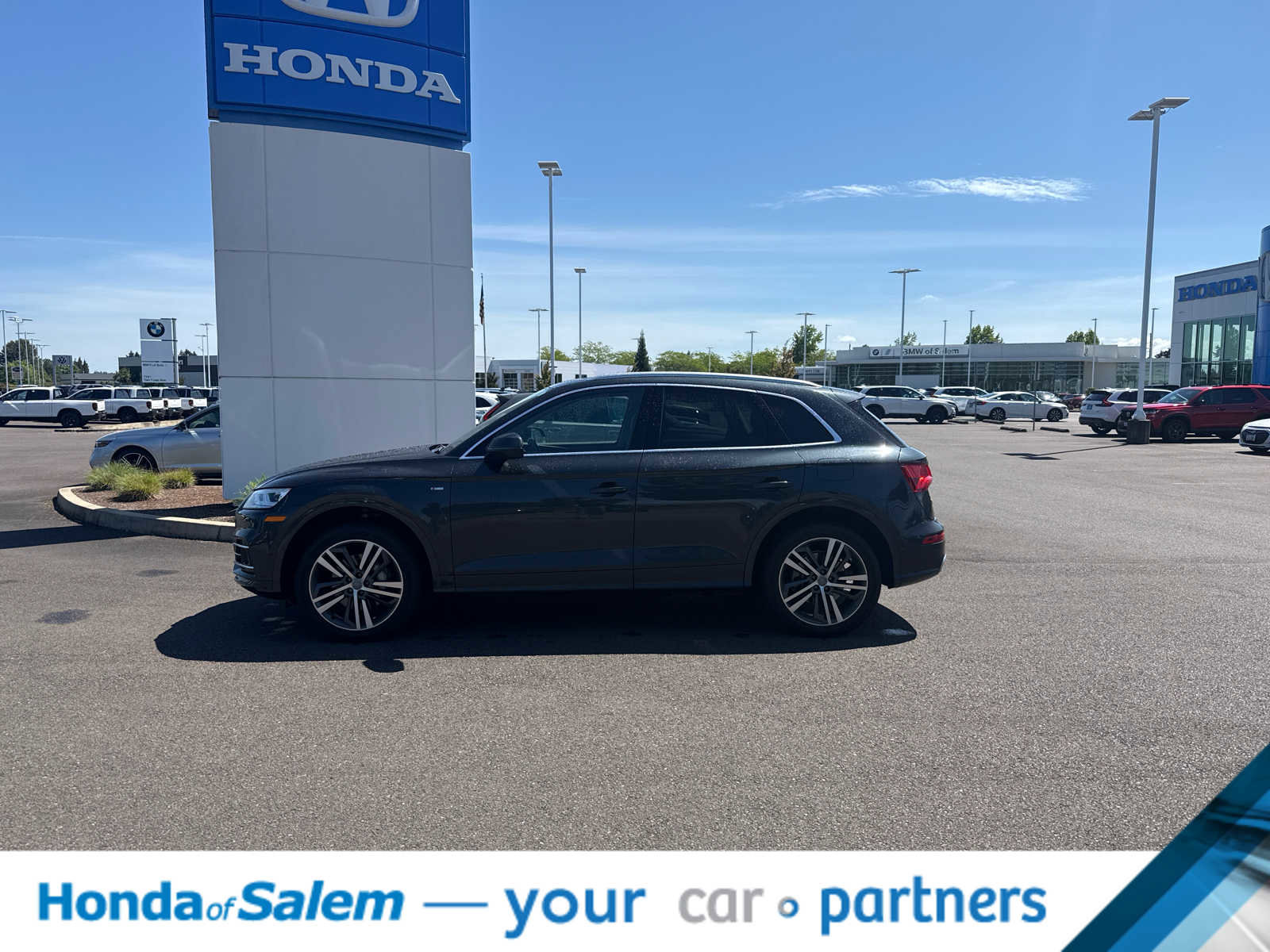 Used 2020 Audi Q5 e Prestige w/ Prestige Package AWD/4WD image 3