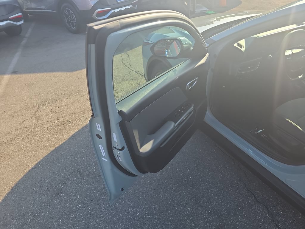 Used 2025 Kia K4 FWD image 10