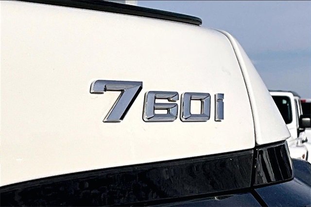 Used 2023 BMW 760i xDrive image 32