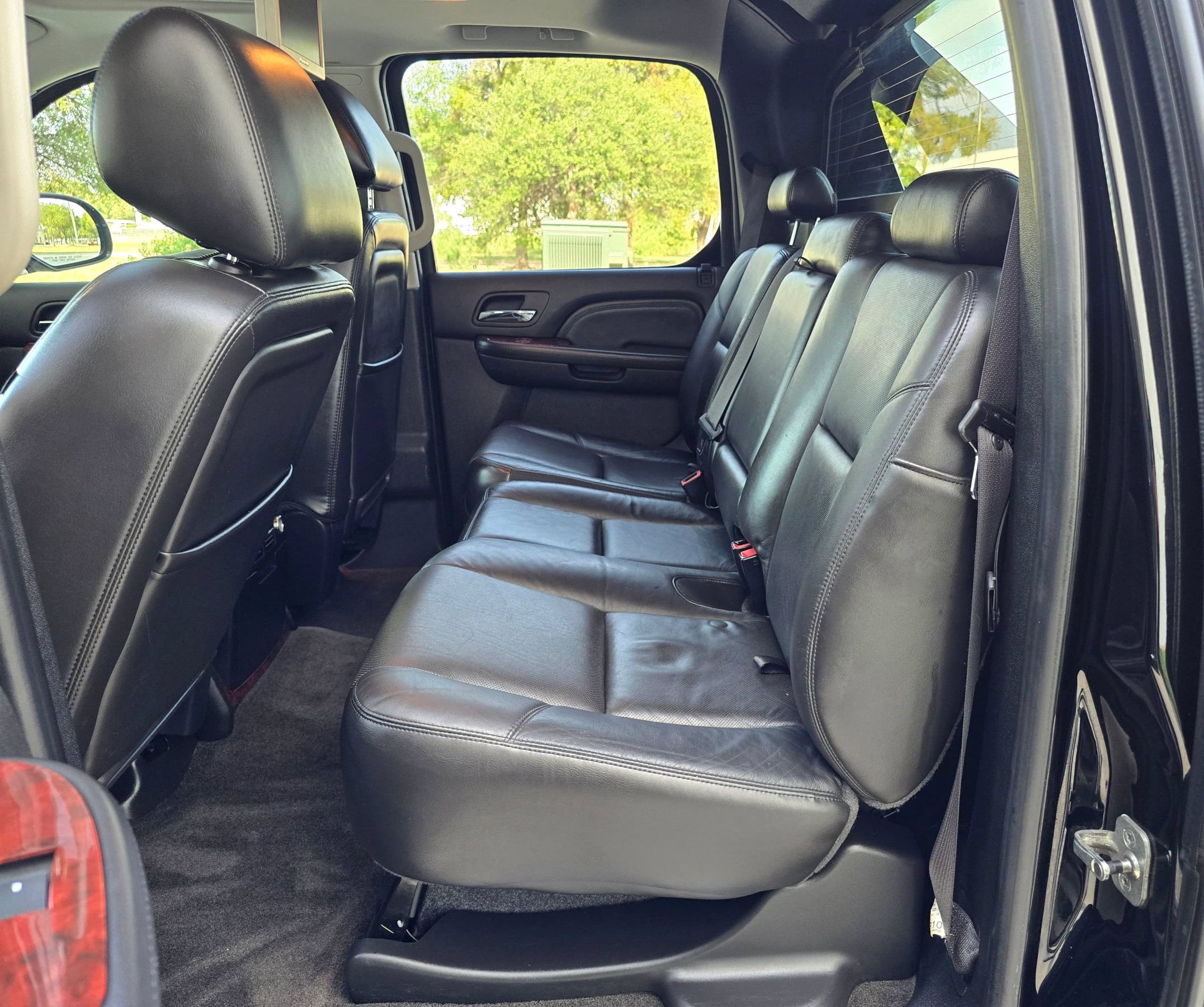 Used 2010 Cadillac Escalade EXT Luxury AWD/4WD image 41