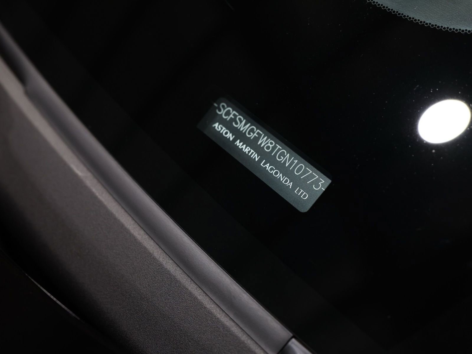 Used 2026 Aston Martin V8 Vantage Coupe RWD image 32