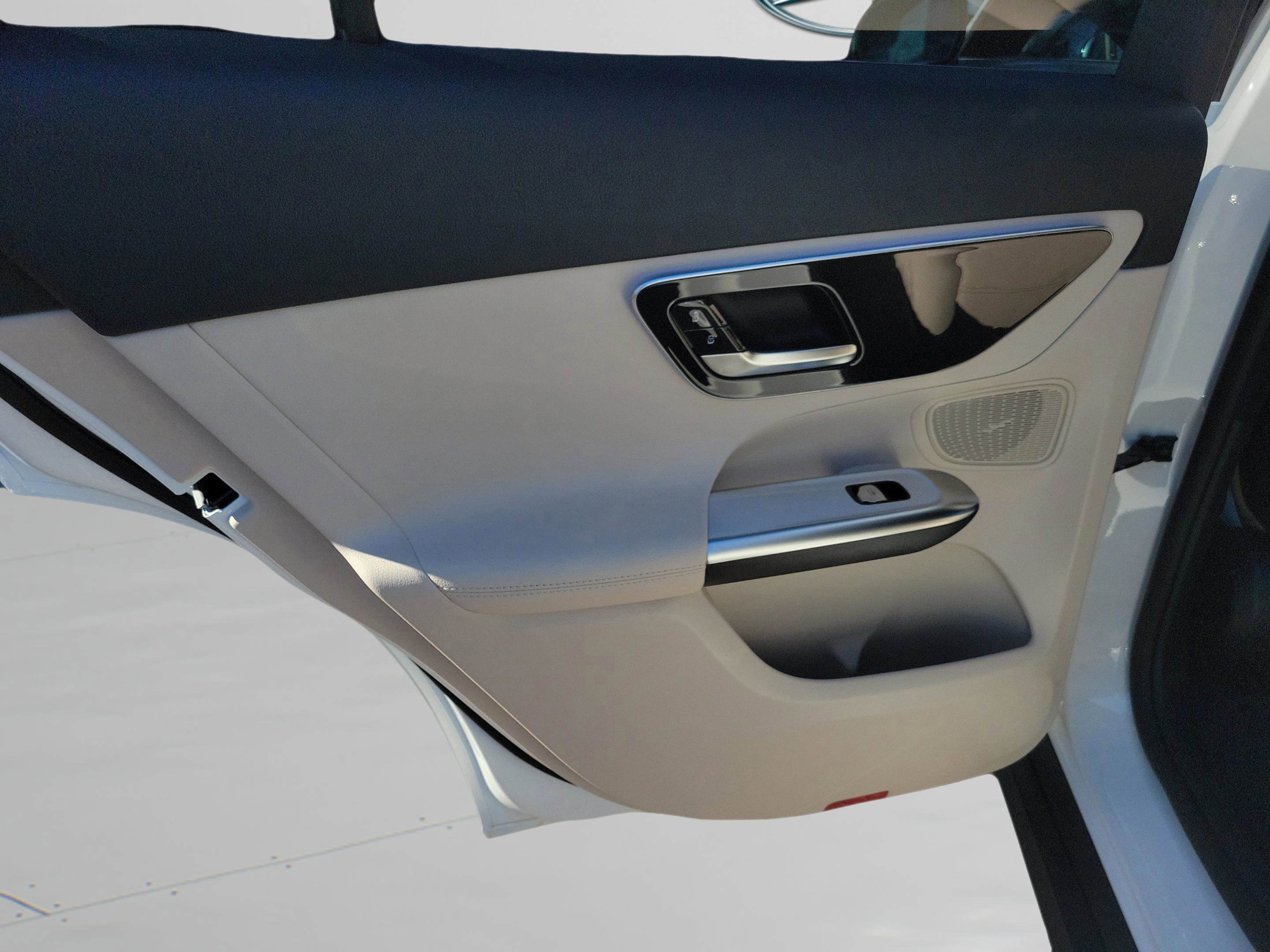 Certified 2026 Mercedes-Benz GLC 300 image 11