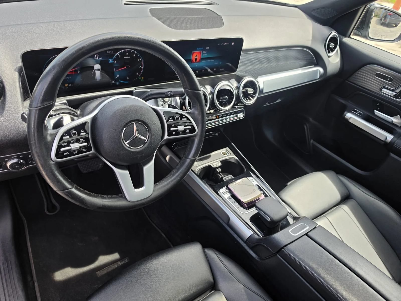 Used 2020 Mercedes-Benz GLB 250 4MATIC w/ Premium Package image 17