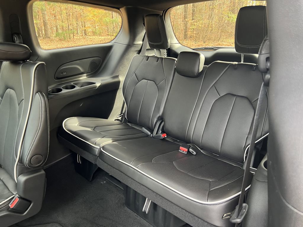 New 2026 Chrysler Pacifica Limited w/ Trailer Tow Group image 18
