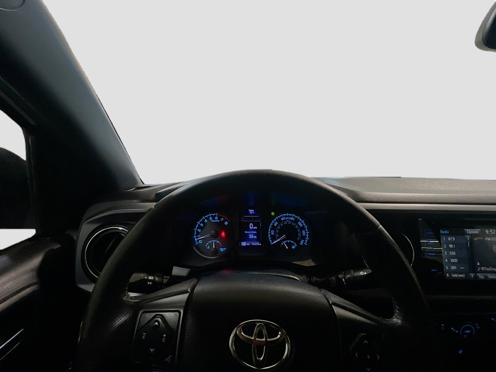 Used 2018 Toyota Tacoma TRD Off-Road w/ Technology Package AWD/4WD image 7