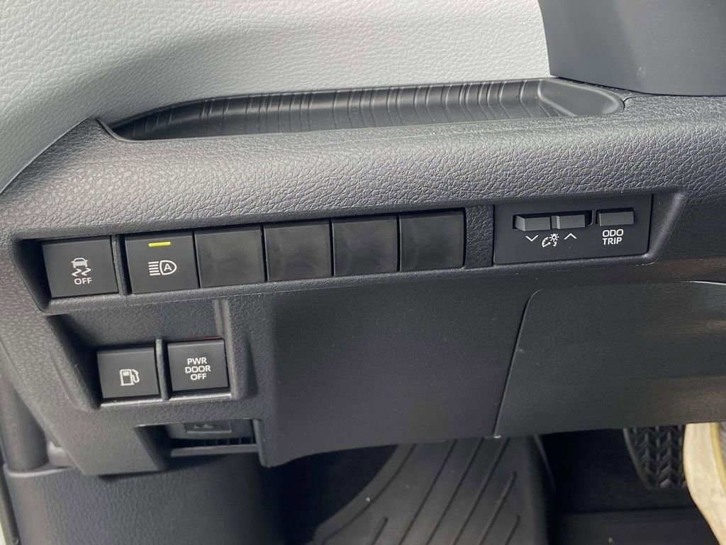 New 2026 Toyota Sienna XLE FWD image 23