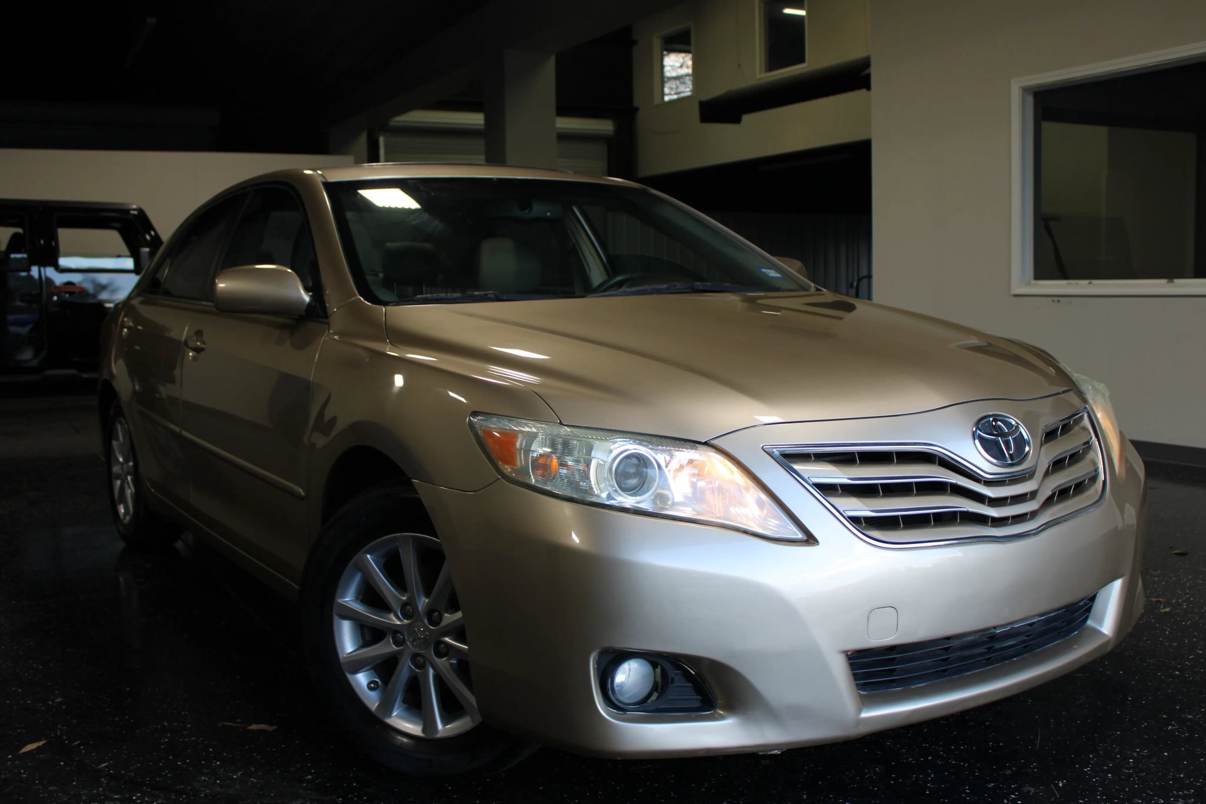 Used 2010 Toyota Camry XLE image 31