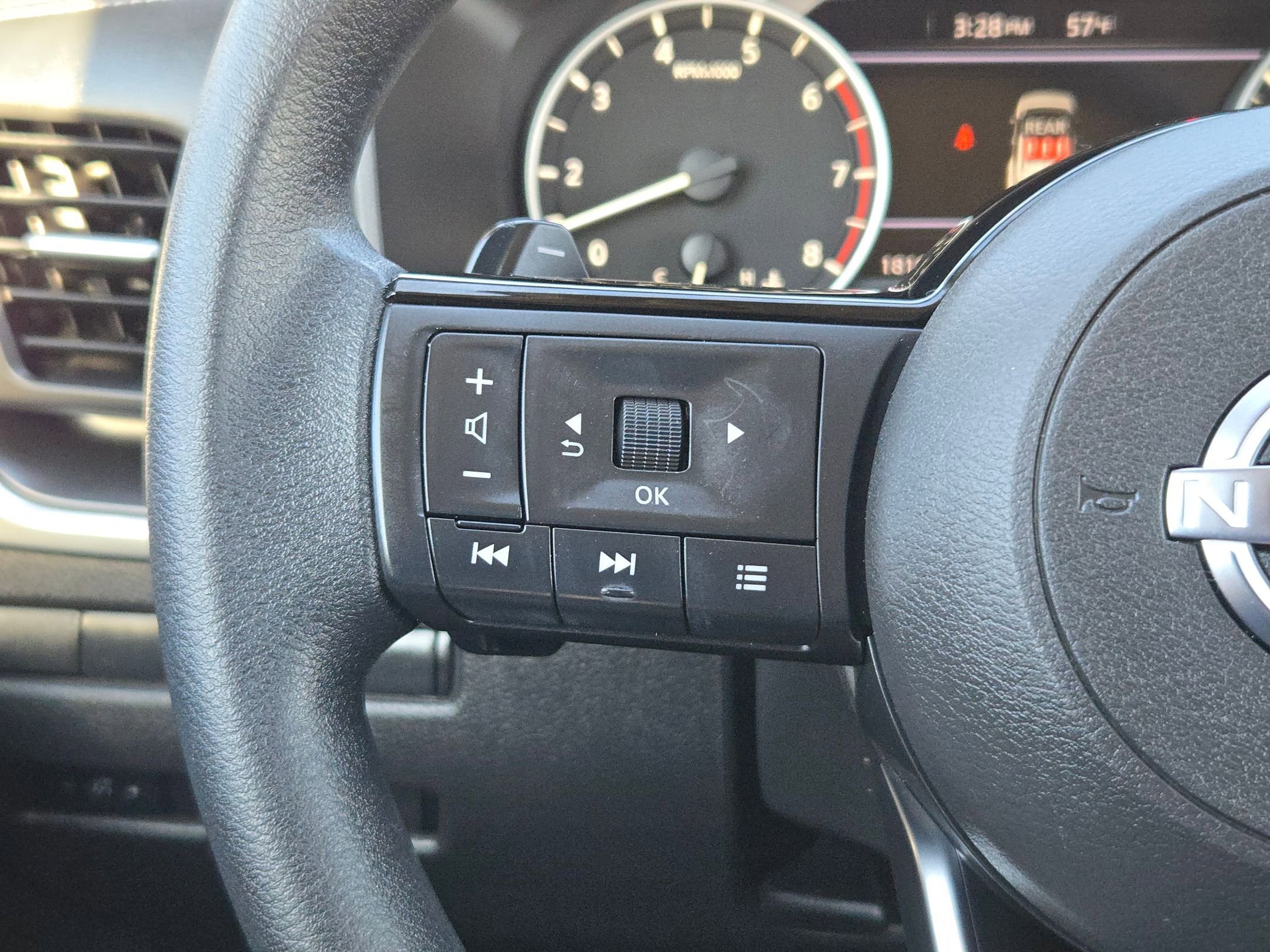 Used 2023 Nissan Rogue SV image 22