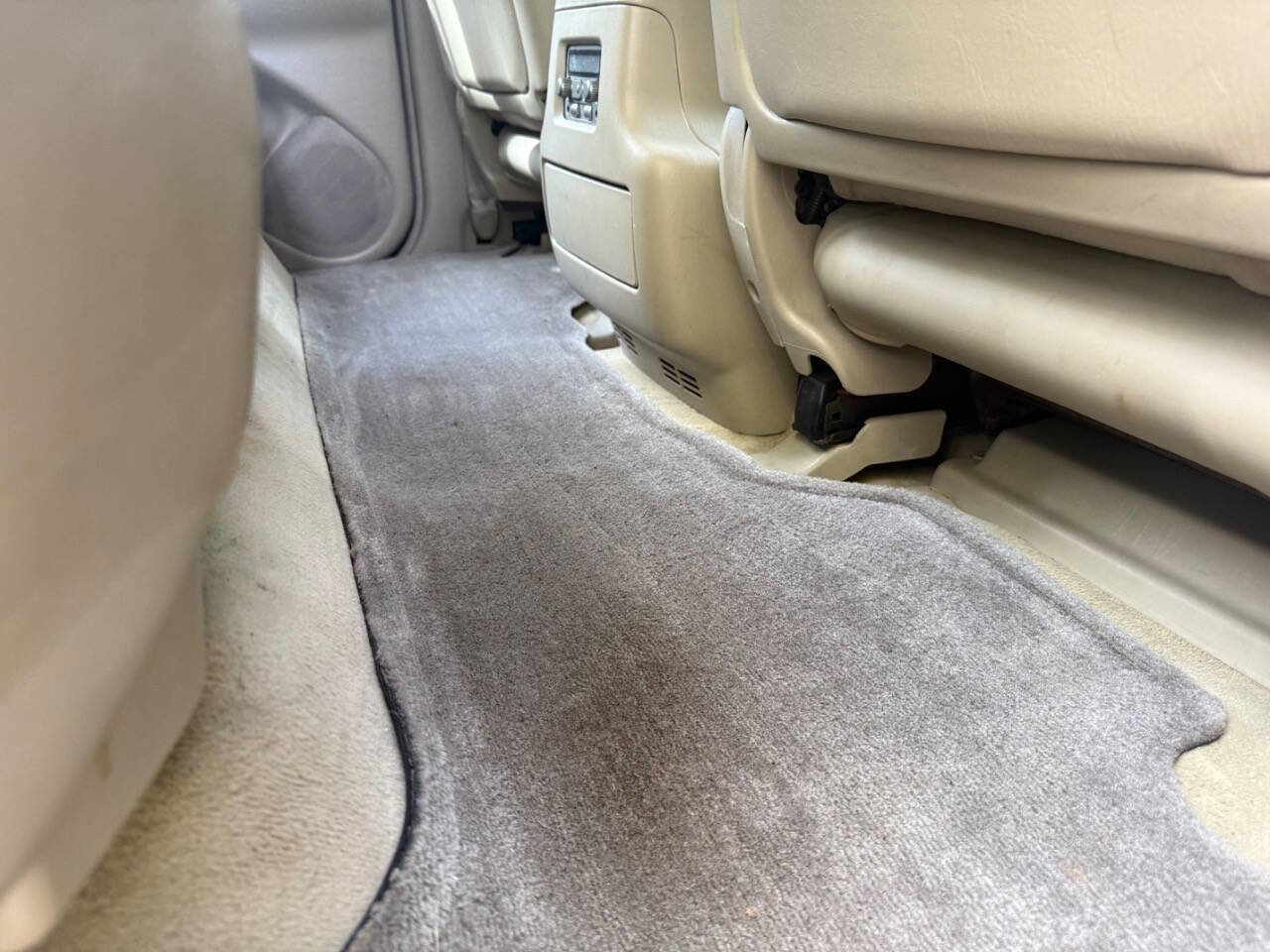 Used 2004 Lexus LX 470 4WD image 37