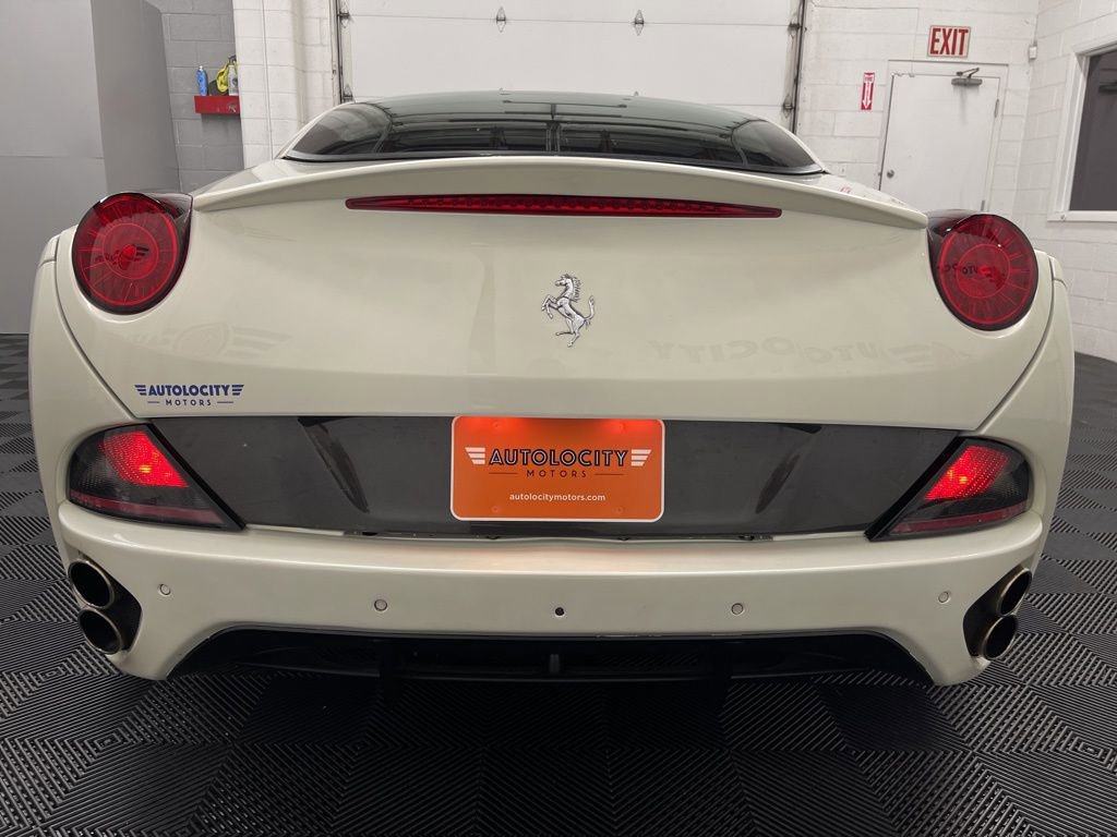 Used 2012 Ferrari California image 9