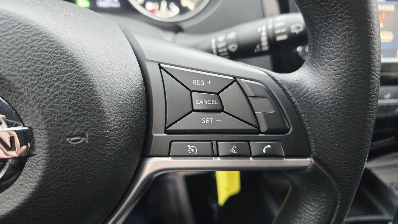 Used 2018 Nissan Rogue SV image 23