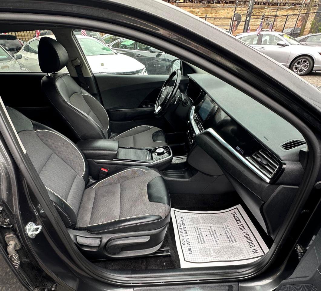 Used 2022 Kia Niro EX w/ Cold Weather Package FWD image 29