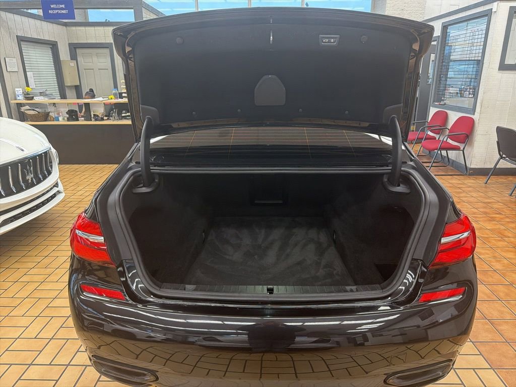Used 2017 BMW 750i xDrive image 29