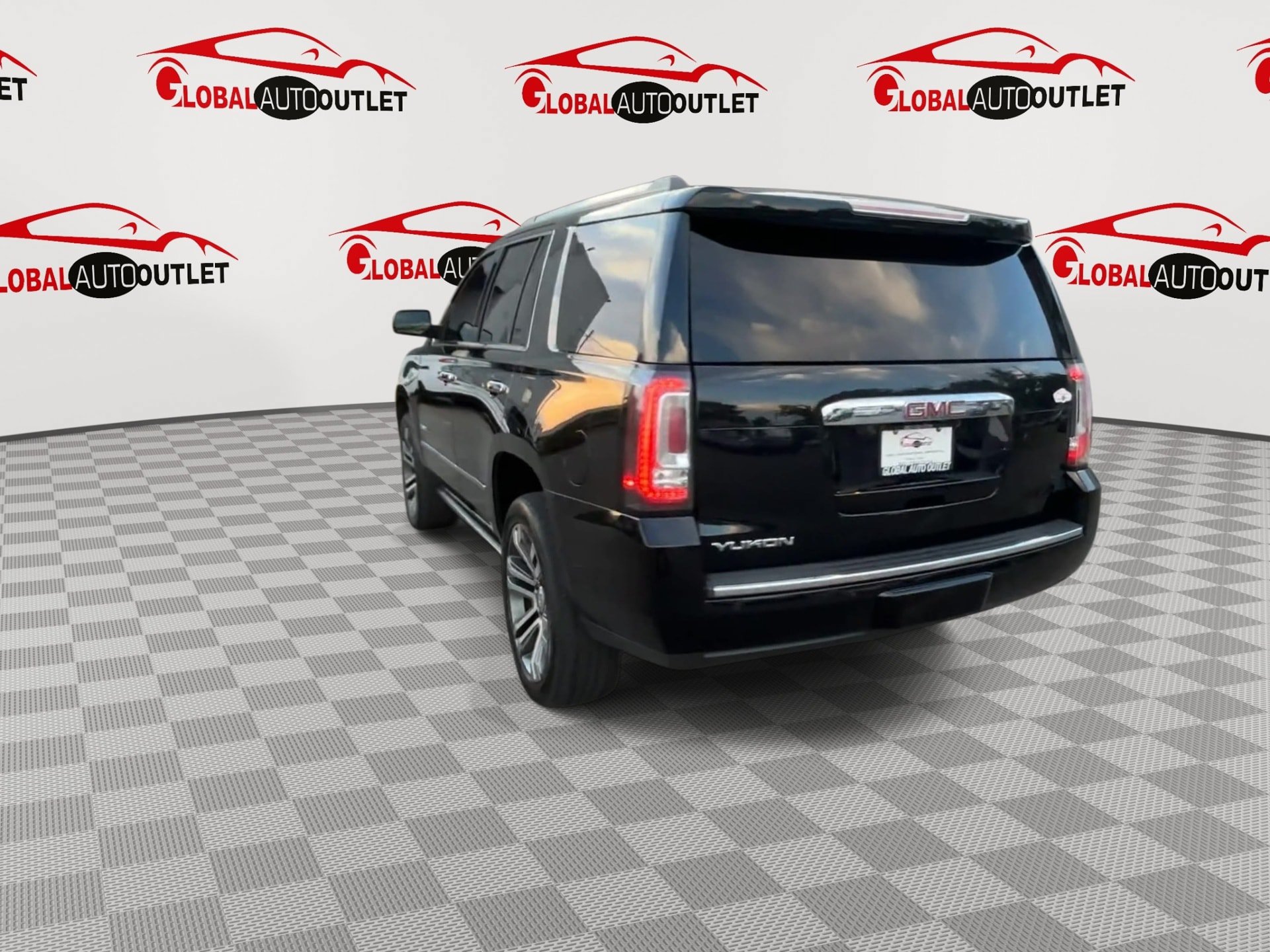 Used 2017 GMC Yukon Denali w/ Open Road Package AWD/4WD image 7