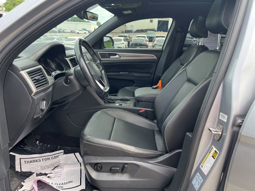 Used 2020 Volkswagen Atlas Cross Sport SE w/ Panoramic Sunroof Package FWD image 6