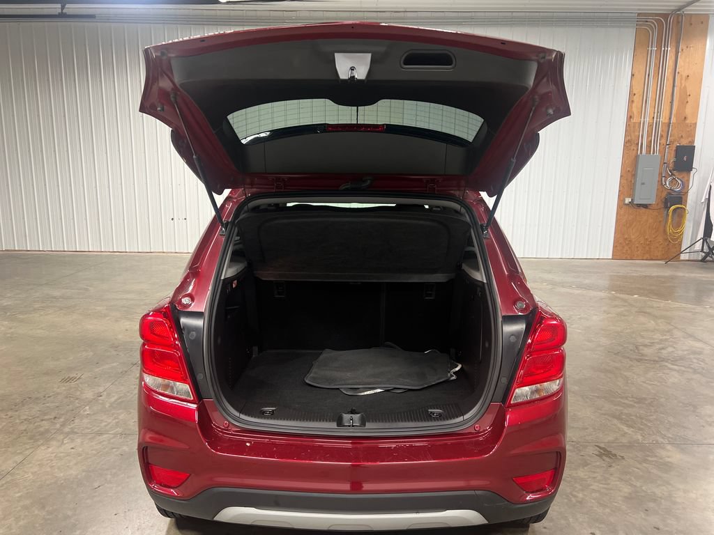 Used 2022 Chevrolet Trax LT w/ LT Convenience Package AWD/4WD image 12