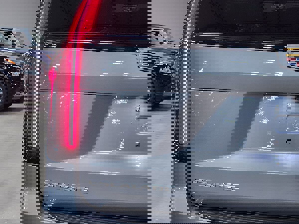 Used 2023 Cadillac Escalade ESV V image 20