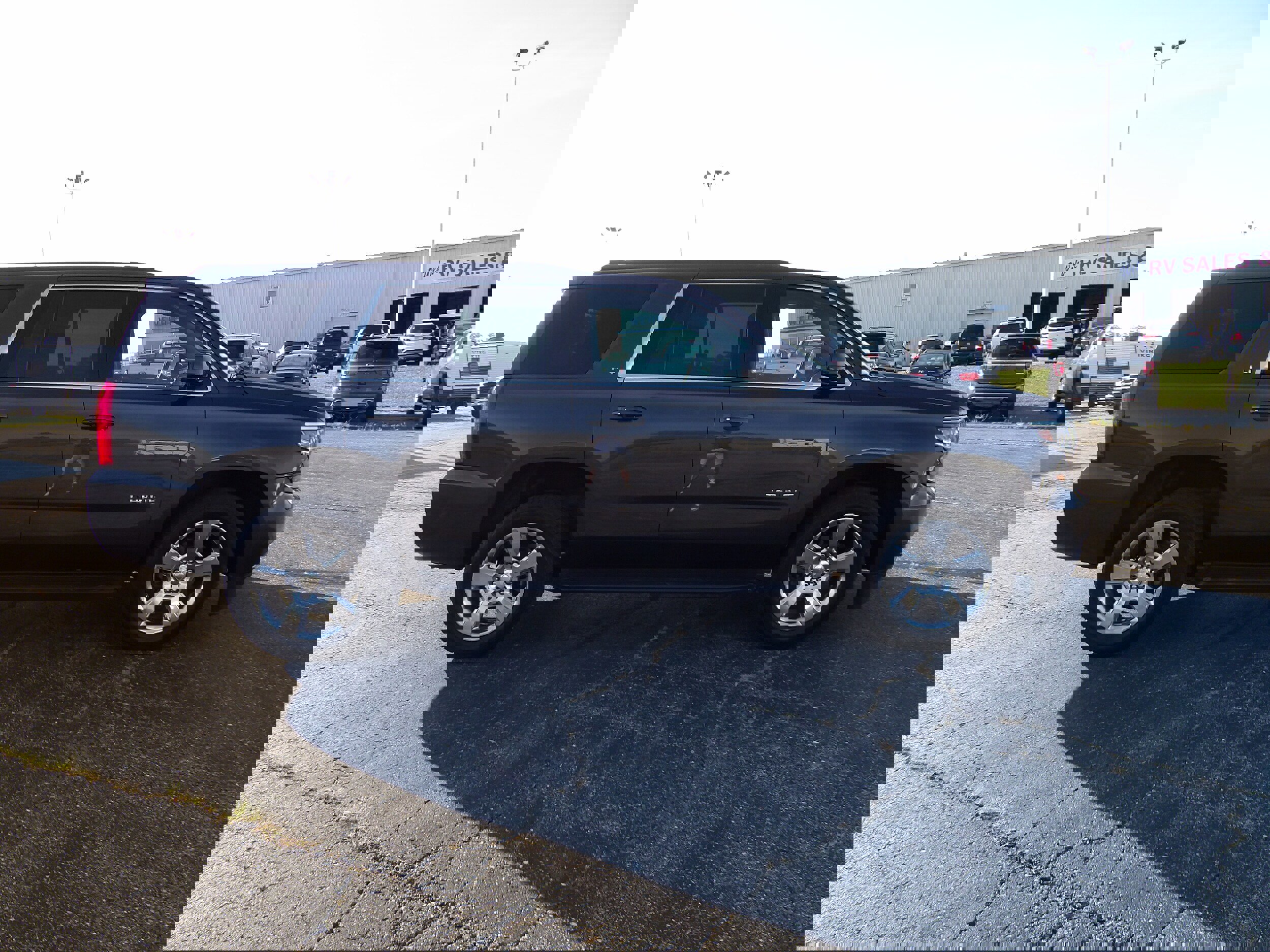 Used 2018 Chevrolet Tahoe LT w/ Luxury Package image 5