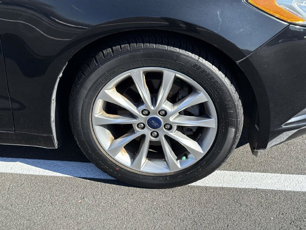 Used 2017 Ford Fusion SE FWD image 14