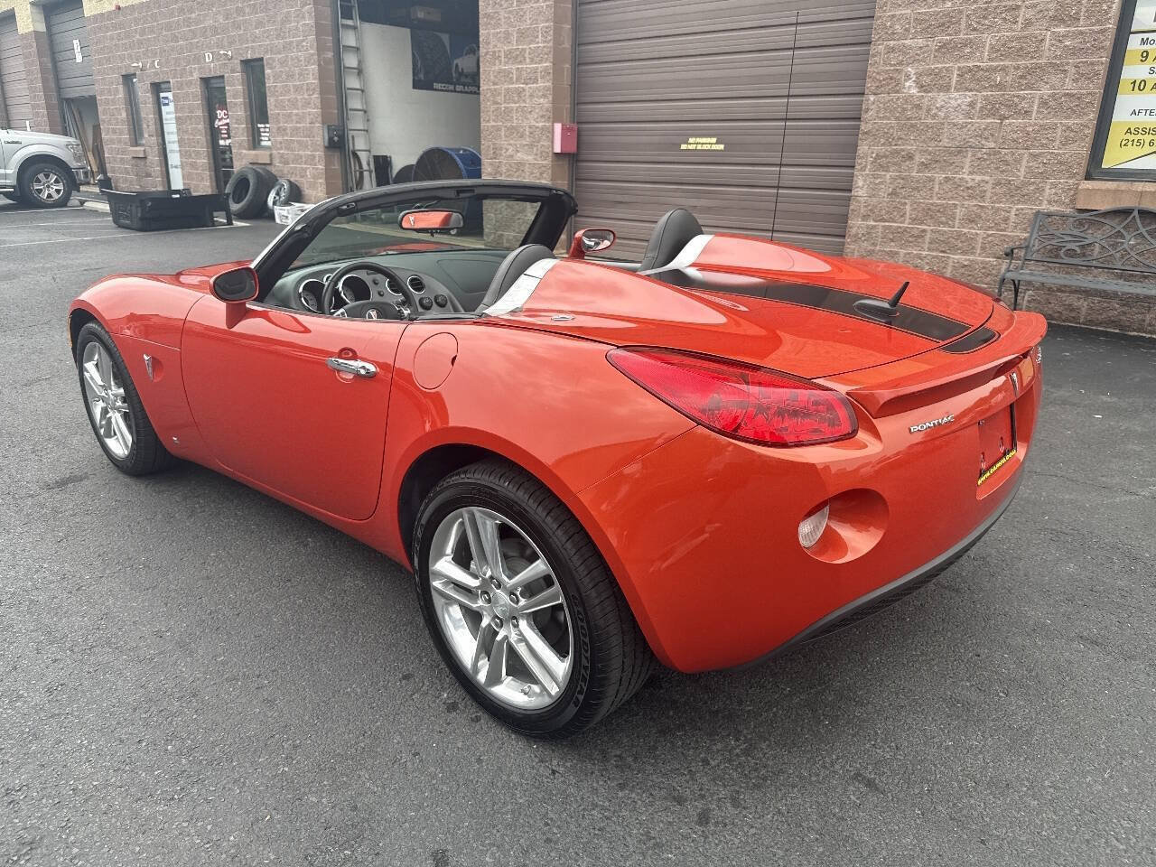 Used 2009 Pontiac Solstice Street Edition RWD image 26