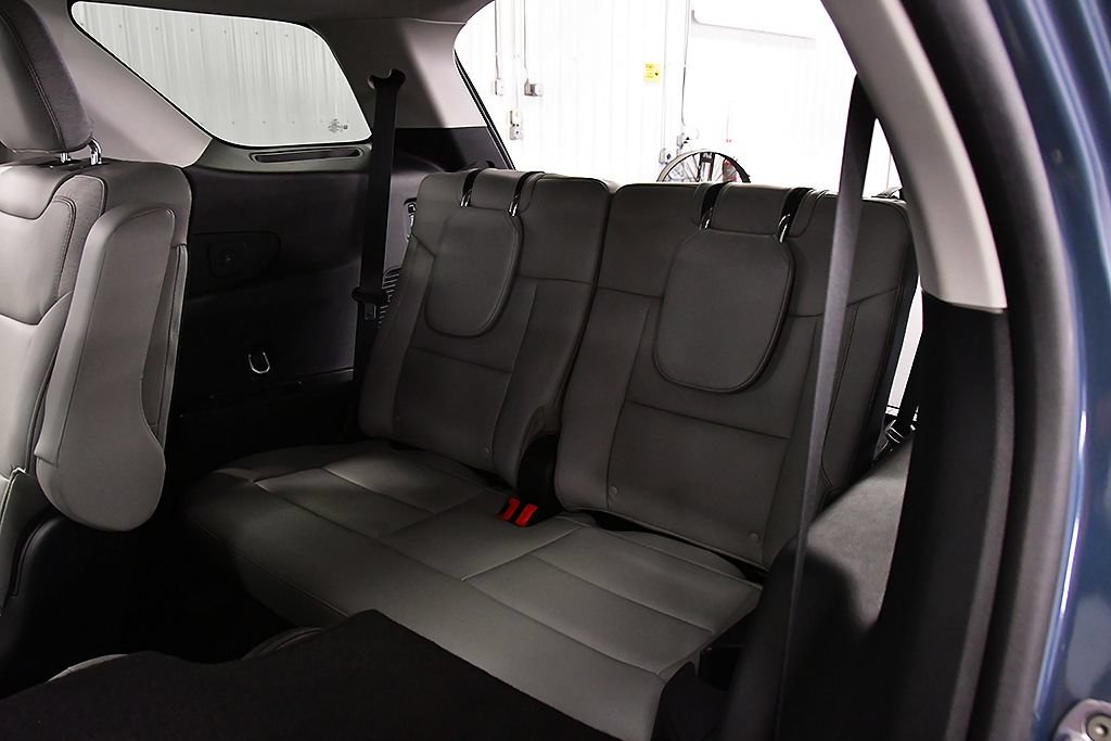 Used 2025 Ford Explorer Active w/ Active Comfort Package RWD image 30