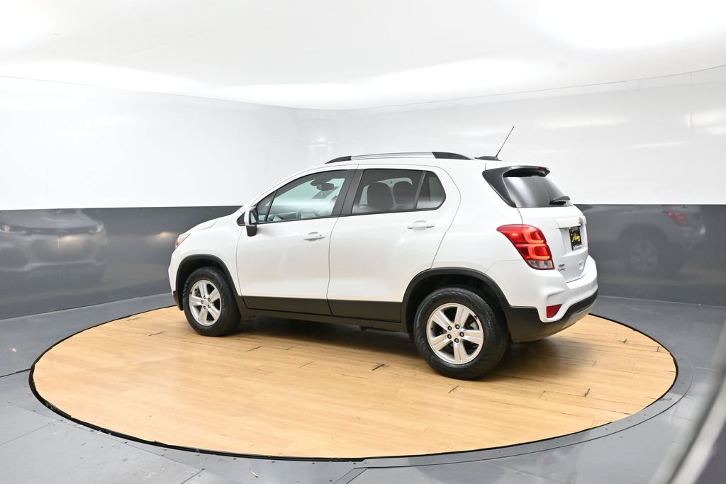 Used 2022 Chevrolet Trax LT w/ LT Convenience Package AWD/4WD image 8