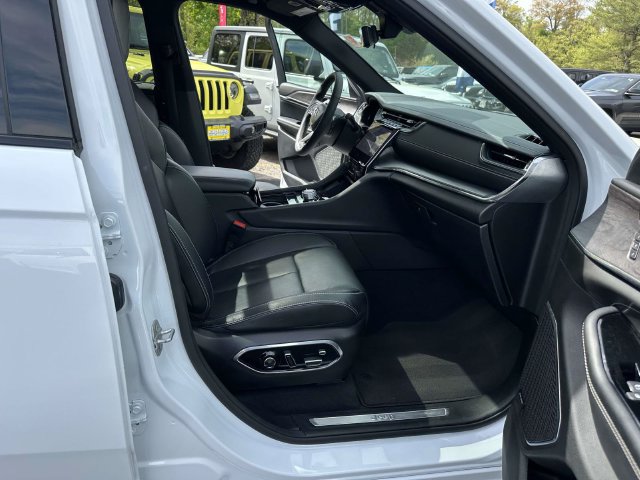 Certified 2024 Jeep Grand Cherokee L Overland w/ Luxury Tech Group IV AWD/4WD image 25