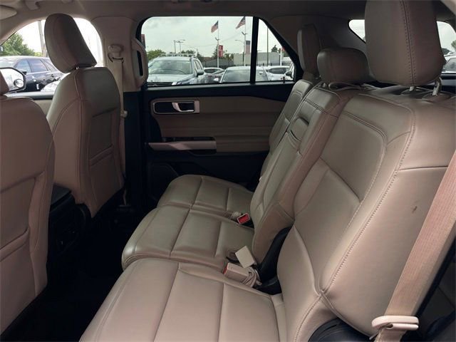 Used 2024 Ford Explorer XLT w/ Equipment Group 202A image 19