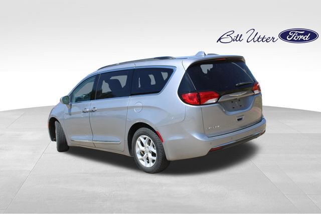 Used 2017 Chrysler Pacifica Touring-L w/ Tire & Wheel Group FWD image 7