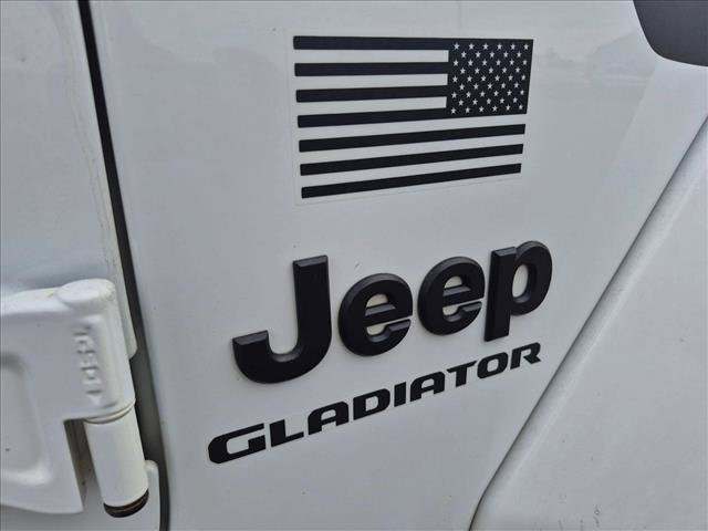 Used 2023 Jeep Gladiator Sport AWD/4WD image 9