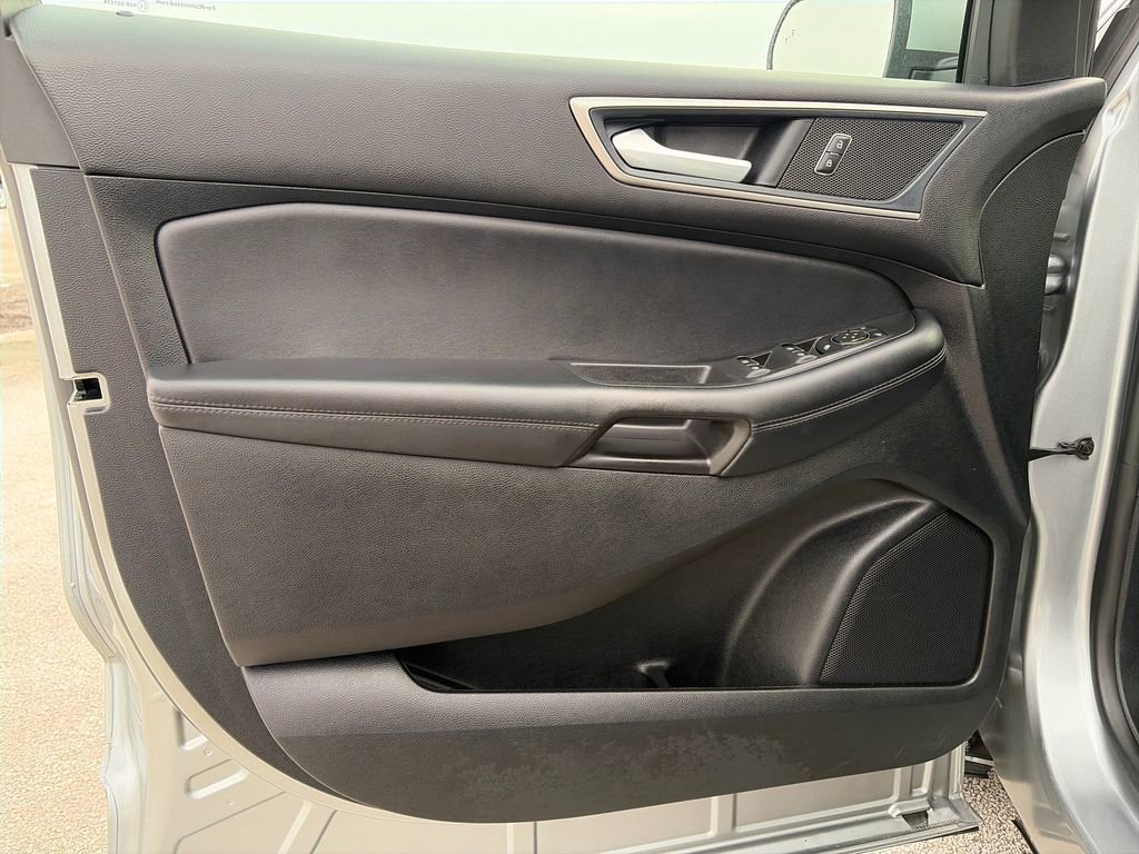 Used 2024 Ford Edge SEL w/ Convenience Package image 17