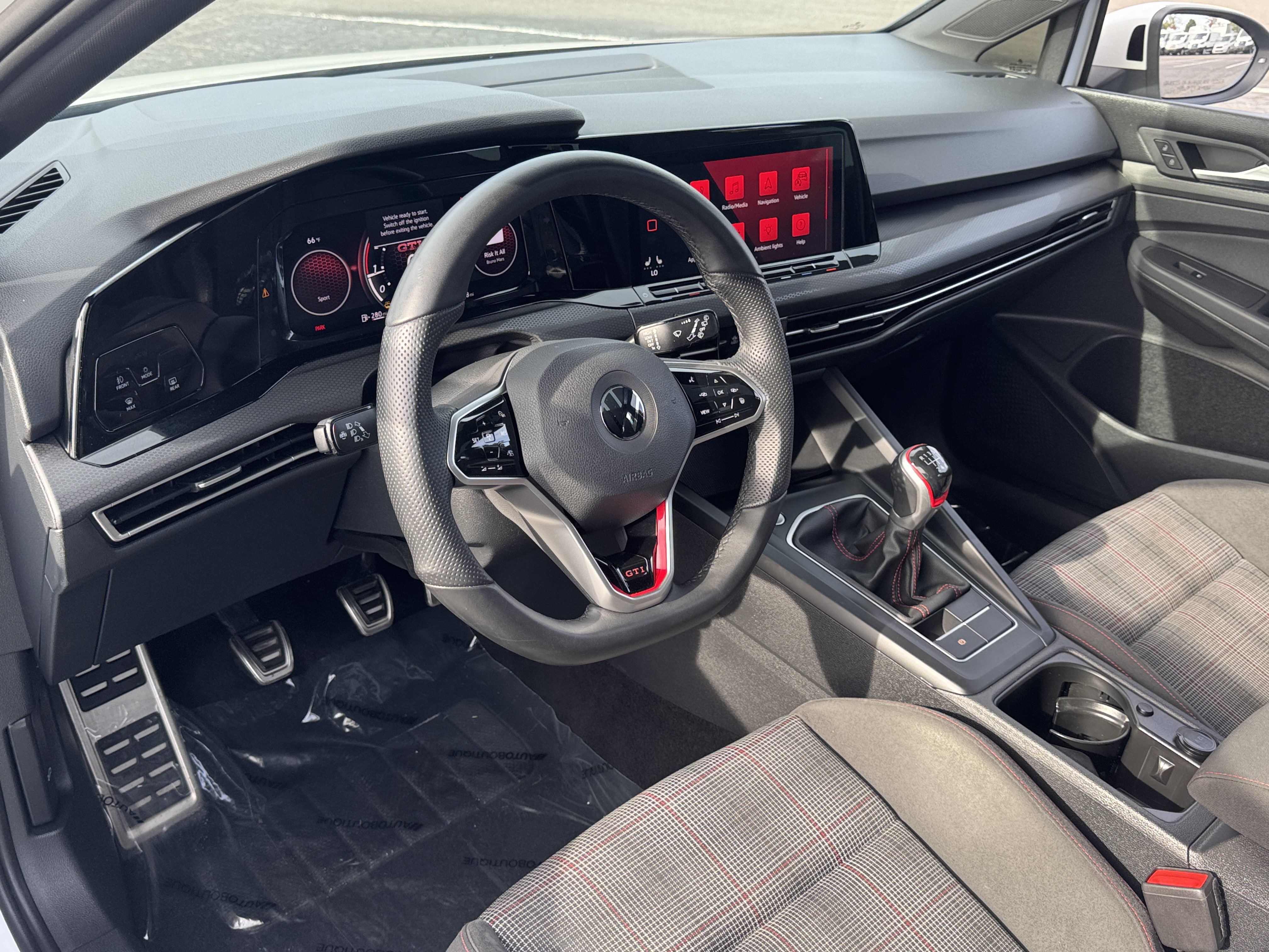 Used 2022 Volkswagen GTI SE FWD image 5