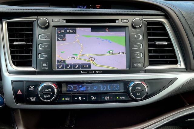 Used 2018 Toyota Highlander Limited Platinum AWD/4WD image 17